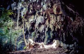 Wisata Goa Ngerong Gaess